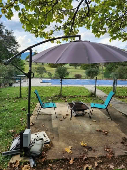Photo of free Cantilever Umbrella (Crozet) #3