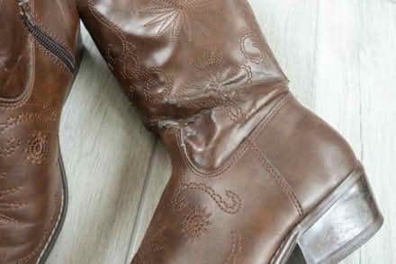 Photo of free Brown Boots size 7 (Emsworth PO10) #2