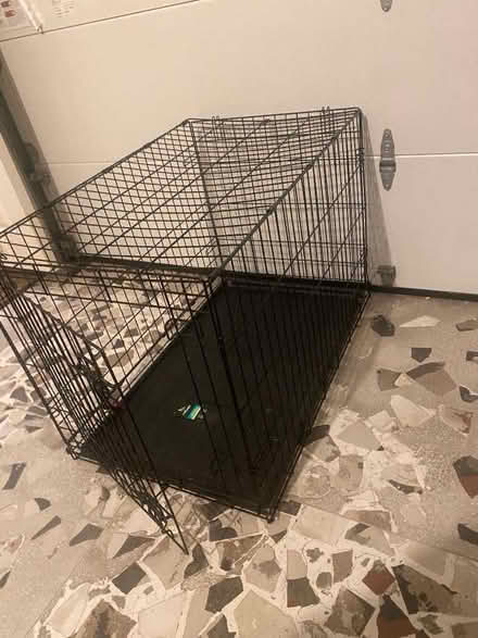 Photo of free Medium dog crate (BT8) #2