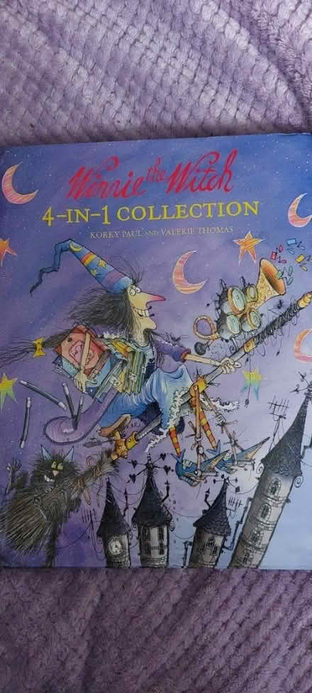 Photo of free Winnie The Witch book (Windlesham (Windlesham (GU20)) #1