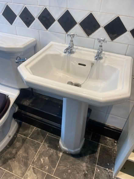Photo of free Bathroom basin and pedestal (Harrogate HG2) #1