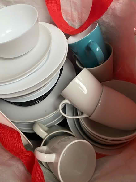 Photo of free Plates n bowls (LE2) #1