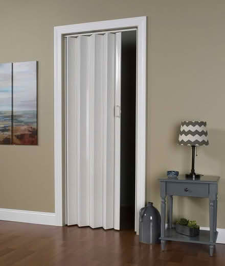 Photo of Accordion/folding door (Square One Mississauga) #1
