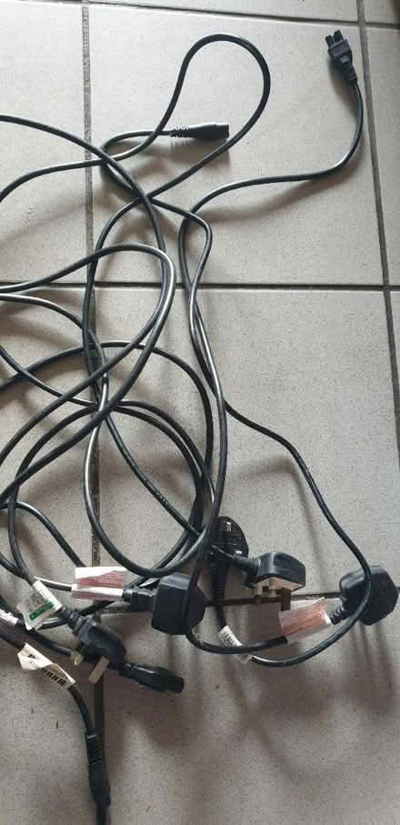 Photo of free 5x Clover connector cables (Bagshot GU19) #1