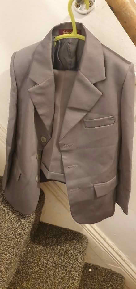 Photo of free Size 6 years, gray suit (CB4) #1