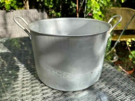 Photo of free Aluminium cooking pot - 25x18cm, 6 litres (Radlett WD7) #1