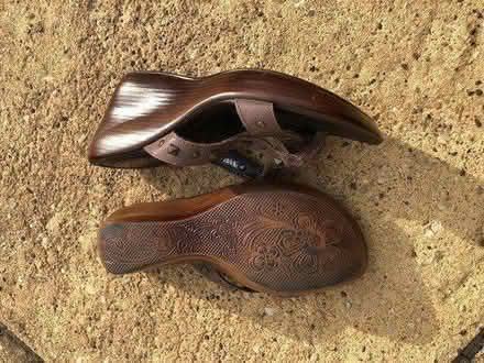 Photo of free Ladies shoes size 38 / 5.5 (Amersham HP6) #2