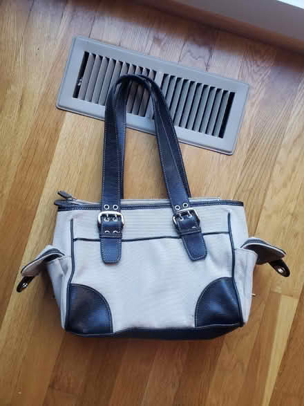 Photo of free Franco Sarto handbag (20016) #1