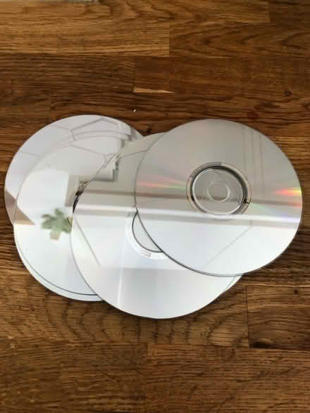 Photo of free CDs for craft (TW3 Hounslow rail station) #1