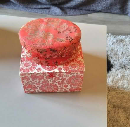 Photo of free Rugs x2 & 2 small boxes. (Swindon SN1) #2