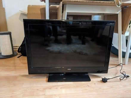 Photo of free 32" tv (Whitechapel E1 5) #1