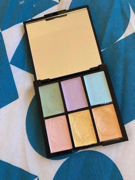Photo of free Sleek colour correction palette (Dalston) #1