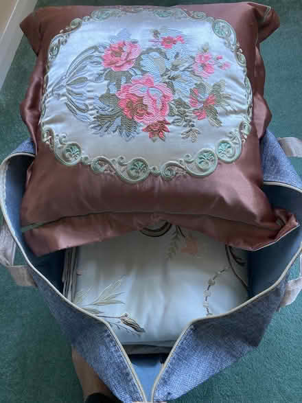 Photo of free Queen bedding set (Ashtead KT21) #1