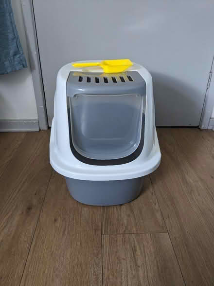 Photo of free Cat litter tray and scoop (Hillingdon UB8) #2