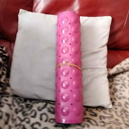 Photo of free pink non slip bathmat for inside bath (Marton Bank FY3) #4