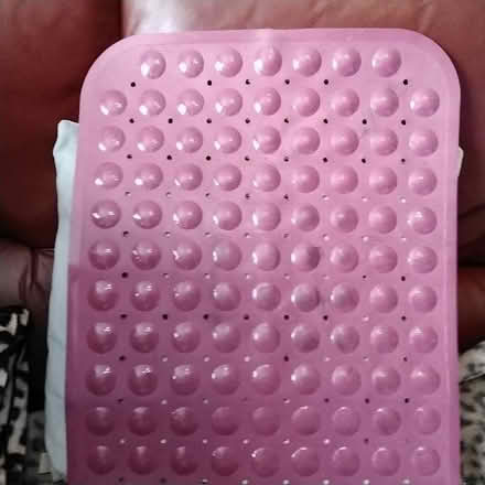 Photo of free pink non slip bathmat for inside bath (Marton Bank FY3) #1