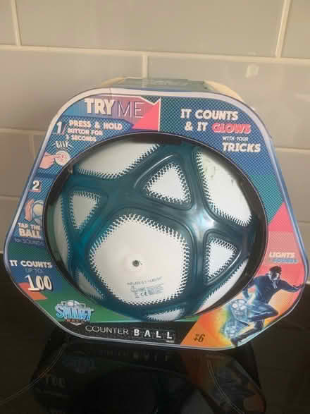 Photo of free Kick ups ball which counts out loud (Warwick CV346) #1
