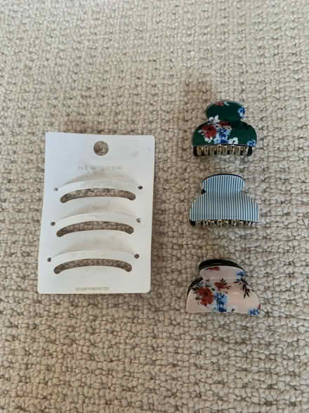 Photo of free New Look hair clips (CR0) #3