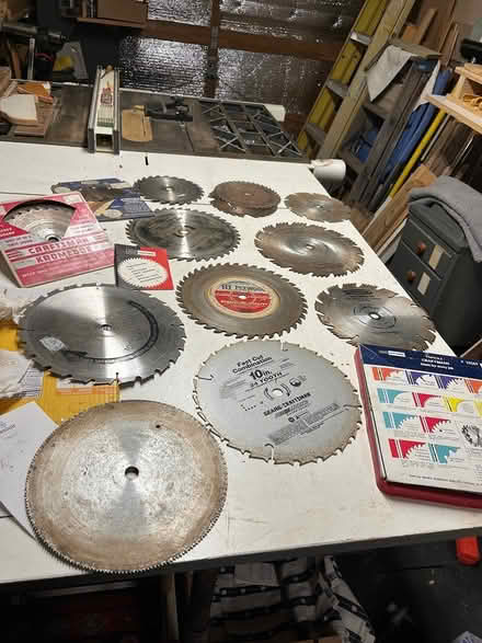 Photo of free various still sharp saw blades (Maple leaf neighborhood)