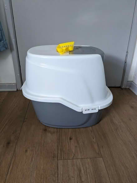 Photo of free Cat litter tray and scoop (Hillingdon UB8) #1