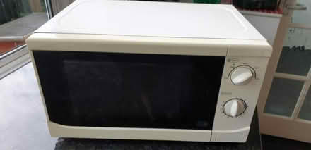 Photo of free microwave oven (Amersham HP7) #1