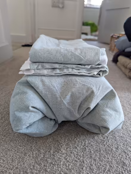 Photo of free King size duvet cover + pillowcases (BS7) #1