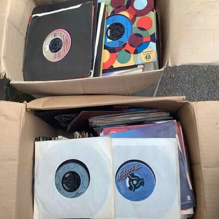 Photo of free Two boxes of single records 45 rpm (Otham ME15) #1