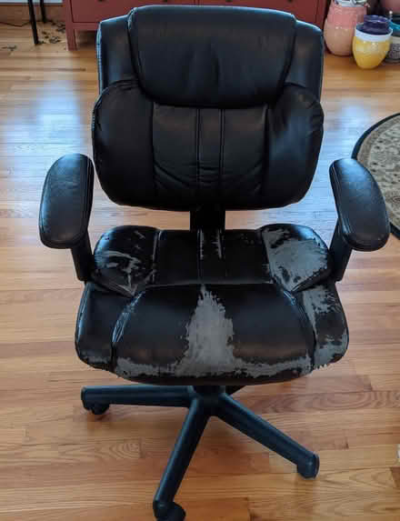 Photo of free Staples Telford II task chair (Groton) #1