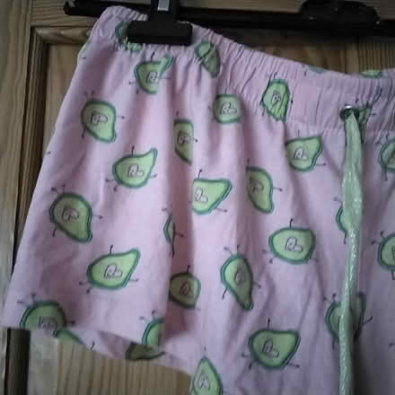 Photo of free ladies top & shorts bed set (Marton Bank FY3) #2