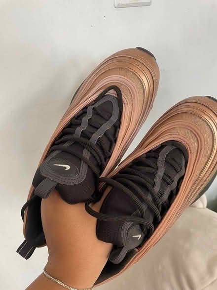 Photo of free Size 7 (fits small ) Nike sneakers (Don mills) #2
