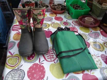 Photo of free boots size 4 and gardening apron (Copsewood CV2) #1