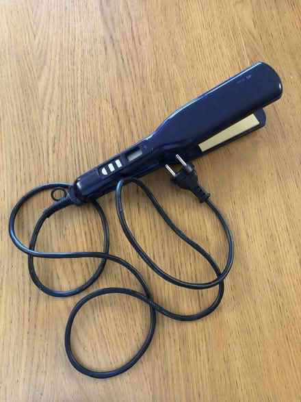 Photo of free Philips hair straightener (Dun Laoghaire, Dublin) #2