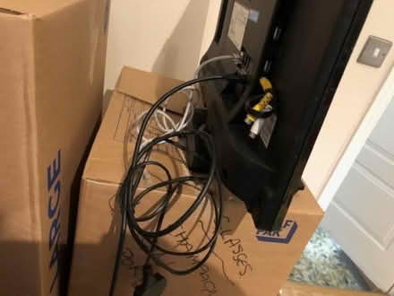 Photo of free TV (24inch) and Remote control (Wimbledon Village SW19) #3