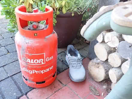 Photo of free Calor gas bottle (Empty) (Farnham GU9) #1