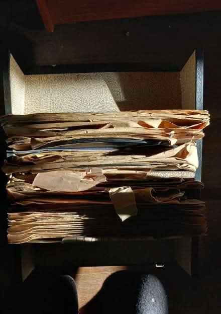 Photo of free Box of antique 78rpm records (Bowes Park N22) #1