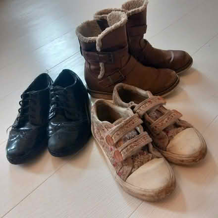 Photo of free Girls' size 13 shoes (Woodford E18) #2