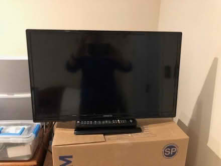 Photo of free TV (24inch) and Remote control (Wimbledon Village SW19) #4