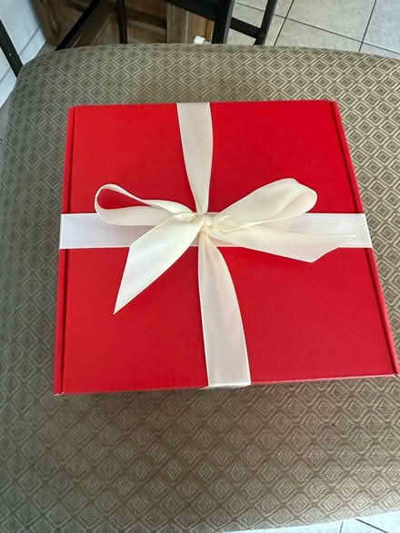 Photo of free Gift box with ribbon (Camden) #1