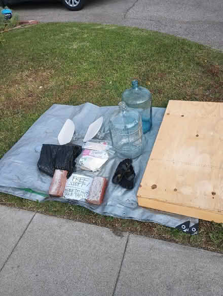 Photo of free Various items (91605) #1