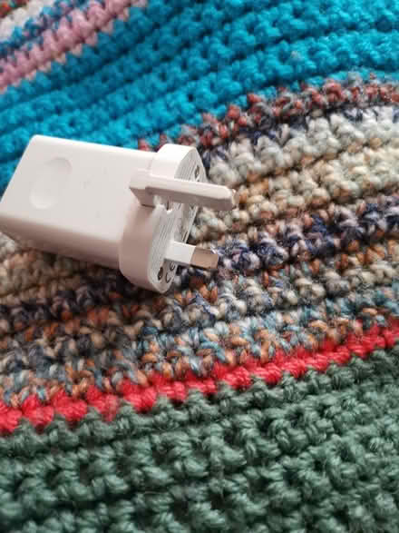 Photo of free mobile phone charger (Leeds LS13 bramley) #3