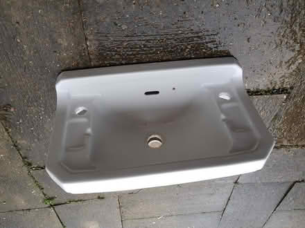 Photo of free White Basin Sit-on type. Maker - Trent (Fleetville AL1) #1