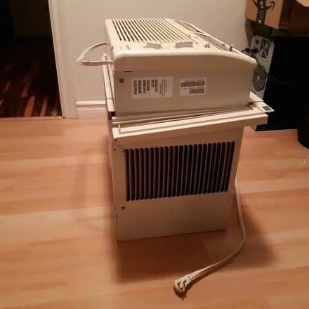 Photo of free Window air conditioner (Knoxdale area) #1
