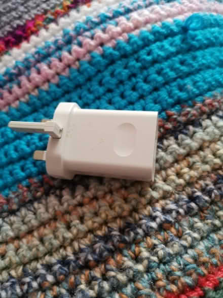 Photo of free mobile phone charger (Leeds LS13 bramley) #1