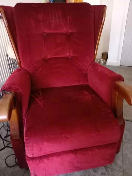 Photo of free electric riser recliner chair good condition and working ord (West Park WA10) #3