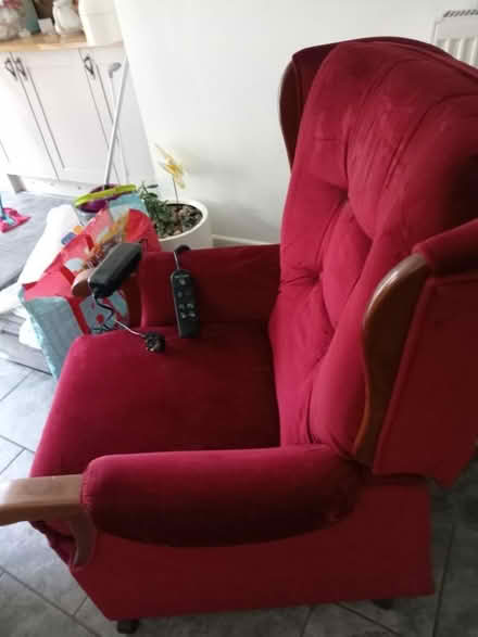 Photo of free electric riser recliner chair good condition and working ord (West Park WA10) #4