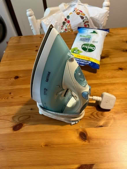 Photo of free Philips steam iron (Glasgow G42) #1