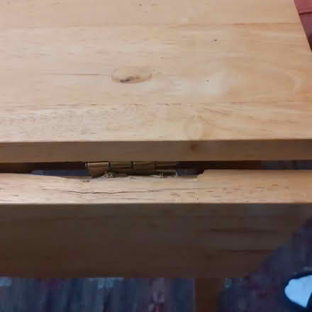 Photo of free Small extendable table (Wandsworth common SW18) #1