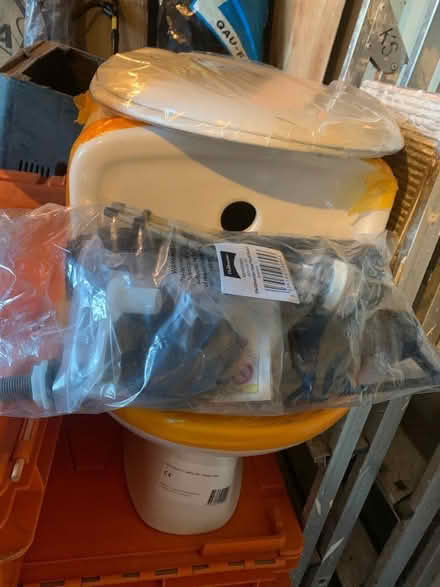 Photo of free Toilet, as good as new. (New Malden KT3) #2