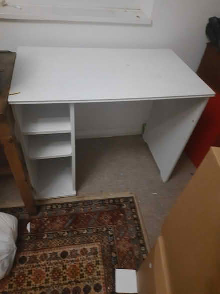 Photo of free White modern desk (W4) #1