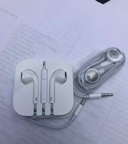 Photo of free Apple earphones (Grayshott) #1